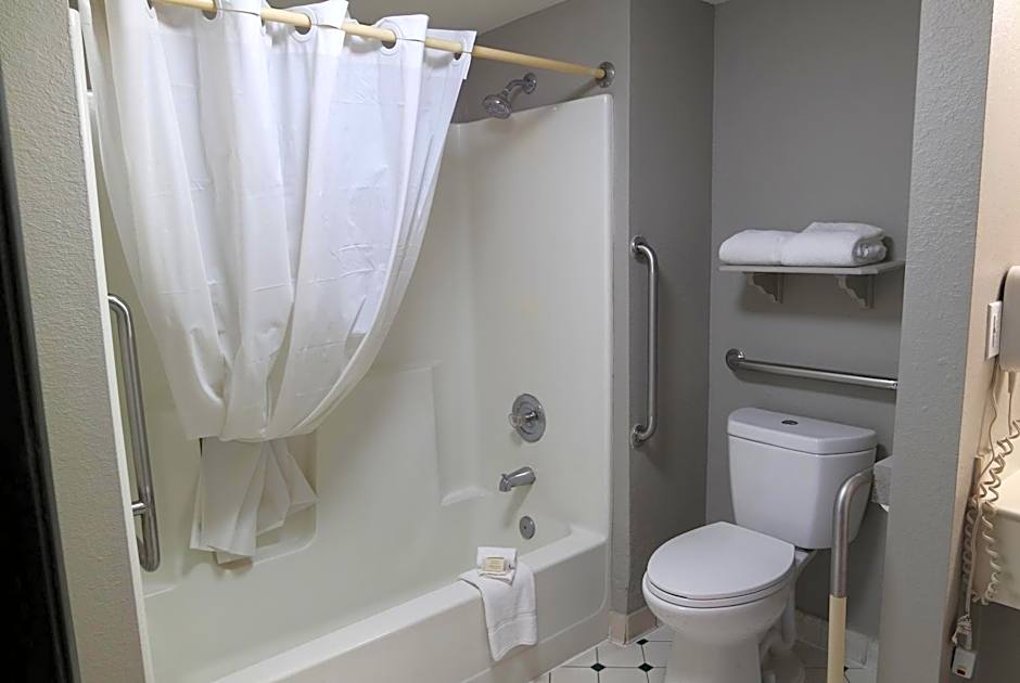 Super 8 by Wyndham Savannah