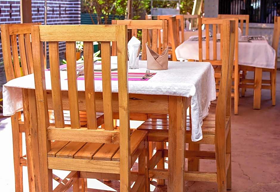 Mzunguu Safari Lodge