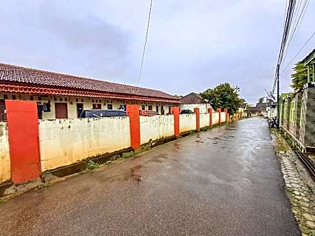 OYO Life 93590 Penginapan Palapa 10 Syariah