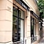 Carles Hotel