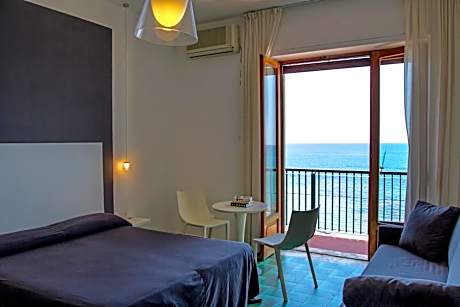 Double Room with Balcony and Sea View