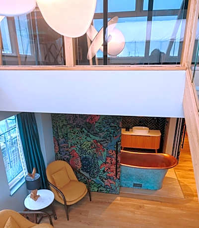 Pinnacle Suites Hotel