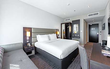 Family Room - Non Smoking - FREE Scheduled Airport Shuttle