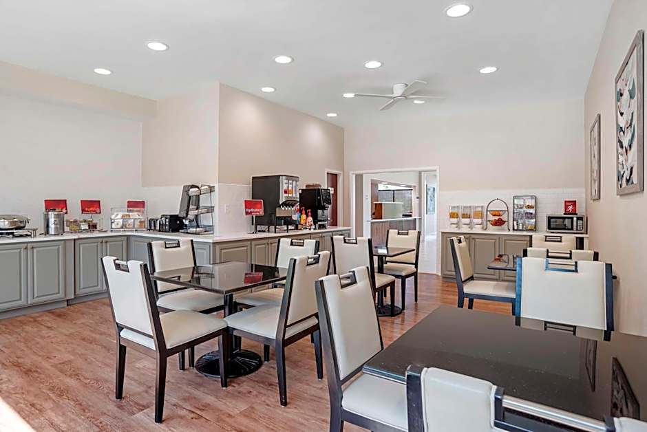 Best Western Plus Two Rivers Hotel & Suites