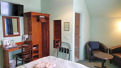 Double room-Standard-Ensuite with Shower-Street View-(New)