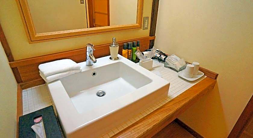 Yufuin Onsen Kishokaiuntei Muzinzo