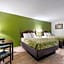 Econo Lodge Inn & Suites East