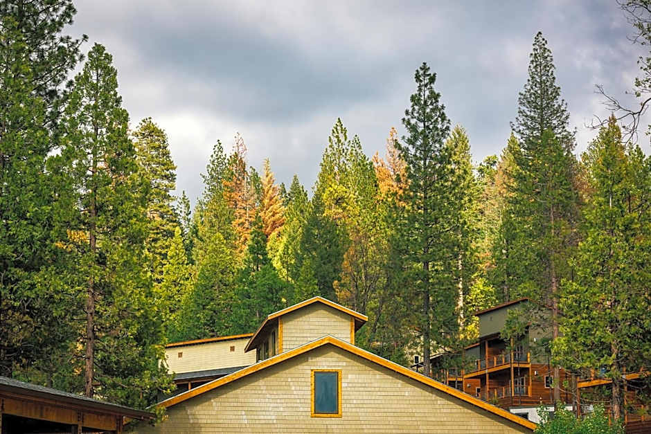 Rush Creek Lodge at Yosemite