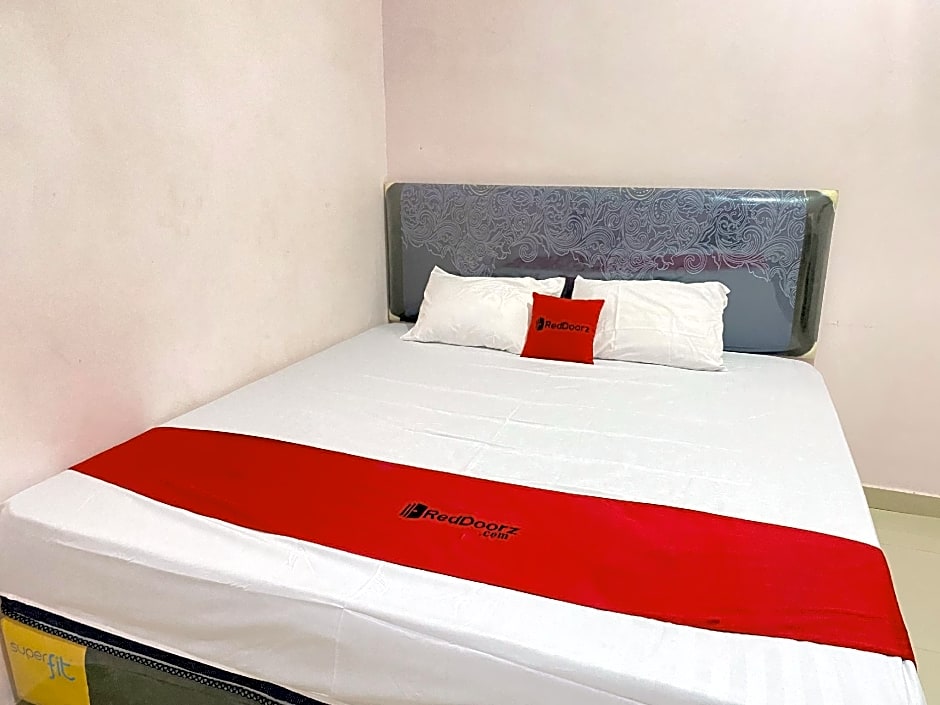 RedDoorz @ Homestay Madu Makassar
