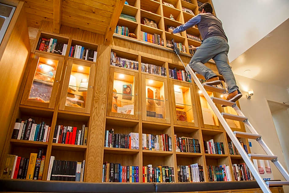 Hotel Library