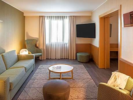 Standard Room with 1 Double and 1 Single Bed