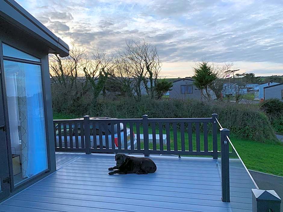 Mawgan Pads Lazy Days Lodge