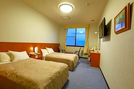 Superior Twin Room with Extra Bed - Non-Smoking