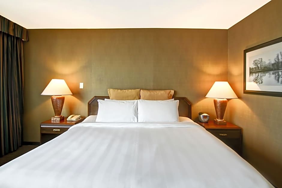 Chateau Lacombe Hotel