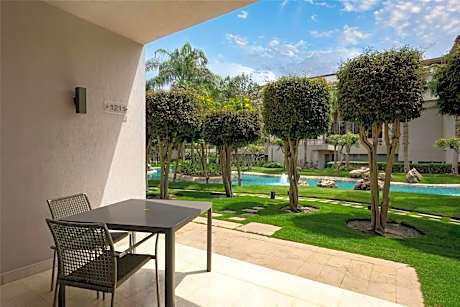 Dusit Thani LakeView Cairo