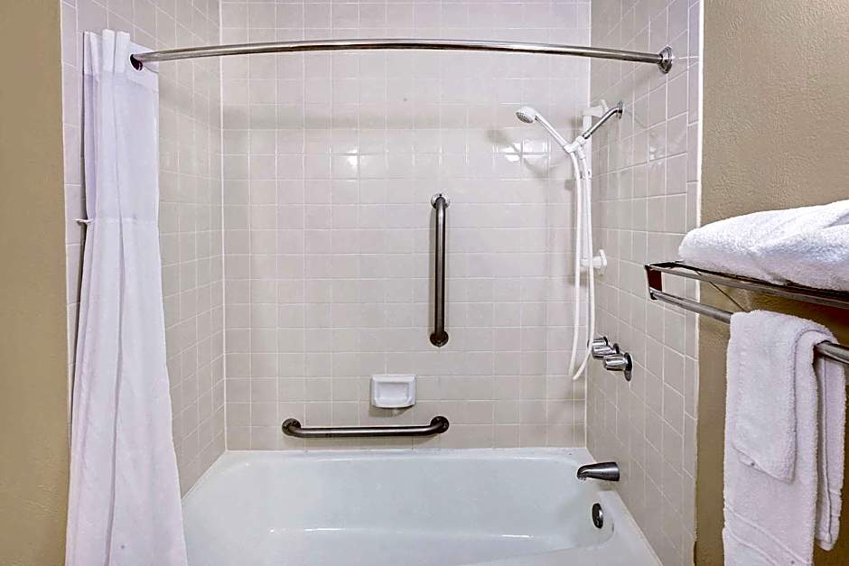 Days Inn by Wyndham Bay City