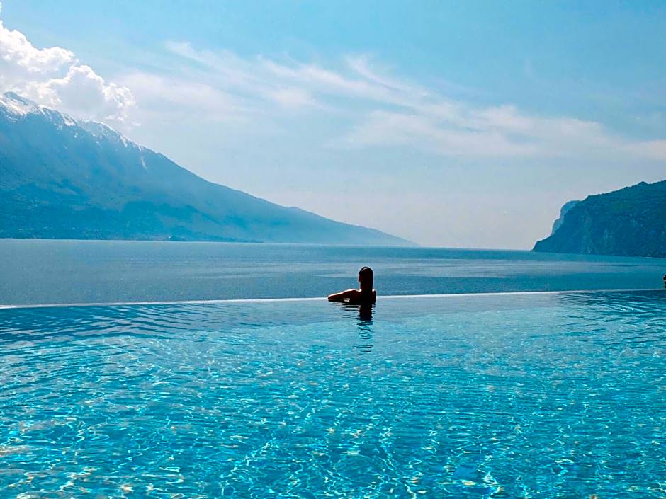 EALA My Lakeside Dream - Adults Friendly