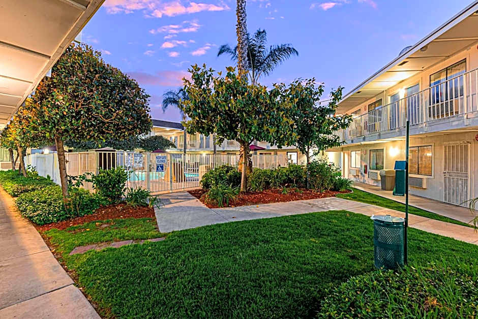 Motel 6-Temecula, CA - Historic Old Town