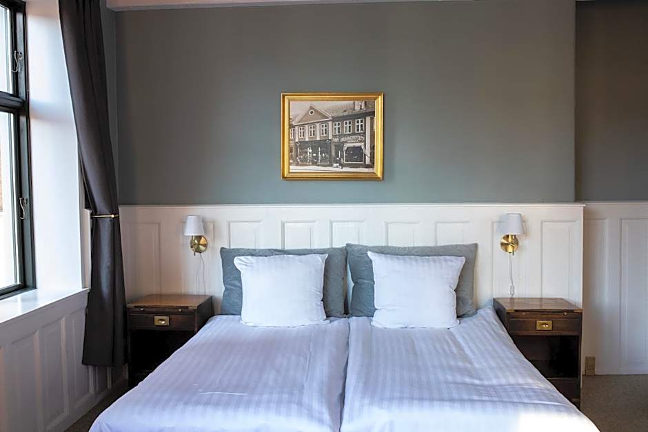Photo 1 of 6 of Suite