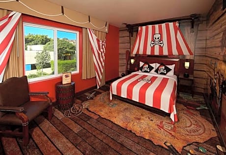 Pirate Fully Themed Room at LEGOLAND Hotel