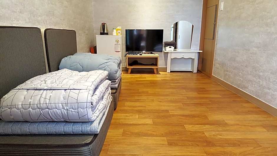 Hwangridangil Adamjeong Hanok Stay