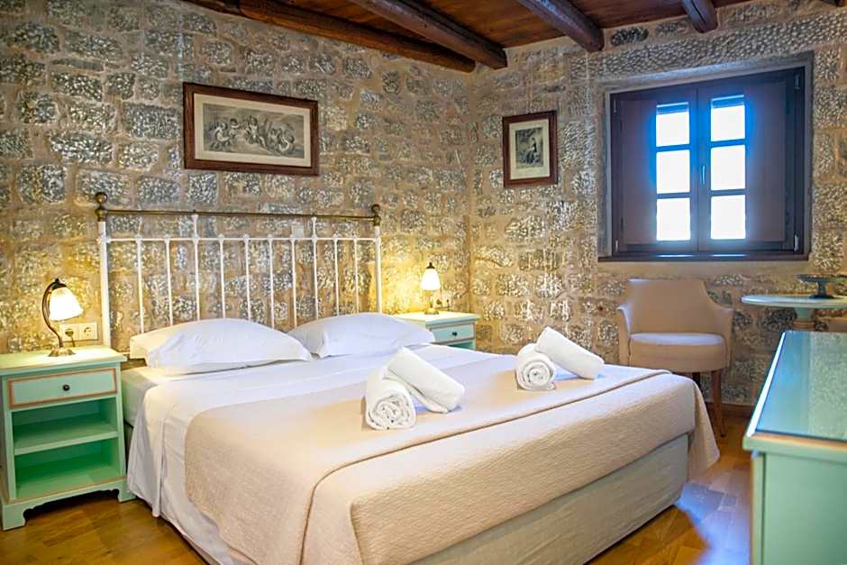 Trapela Areopolis, Boutique Hotel