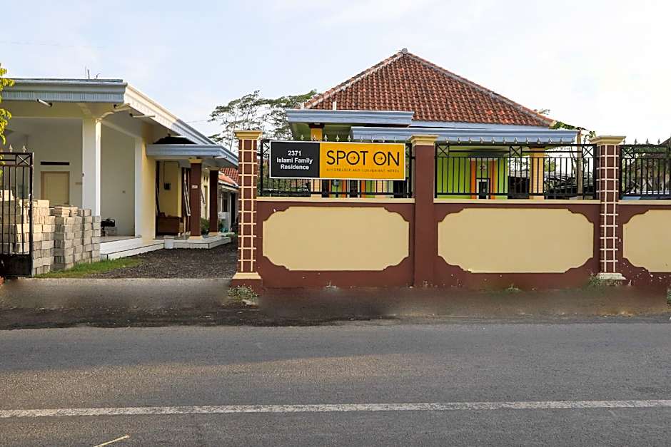 OYO 2371 Islami Family Residence
