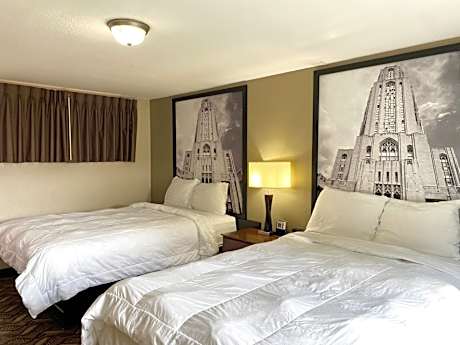 Deluxe Room with One King Bed and Two Double Beds, Non-Smoking