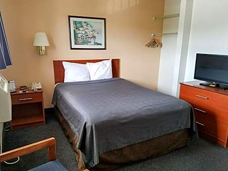 Queen Room - Disability Access - Non-Smoking