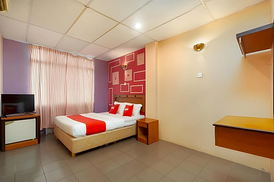 OYO 90929 DJ Hotel