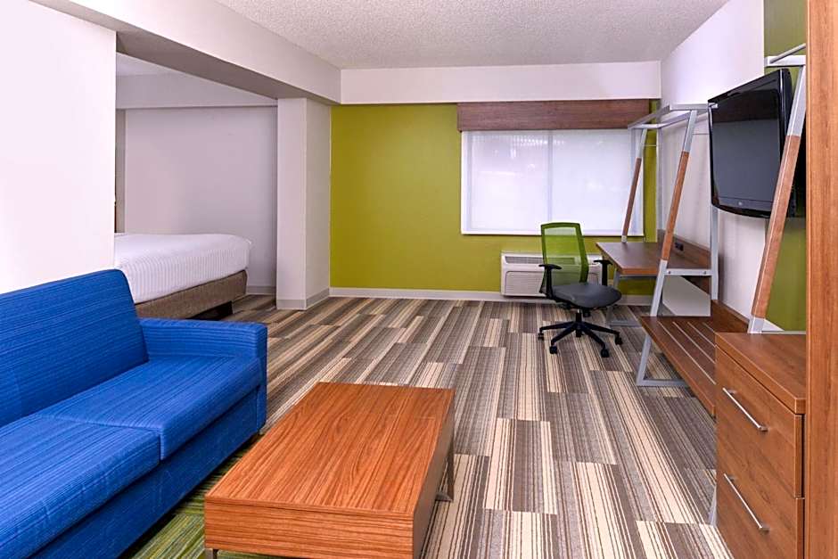 Holiday Inn Express & Suites Raleigh NE - Medical Ctr Area By IHG