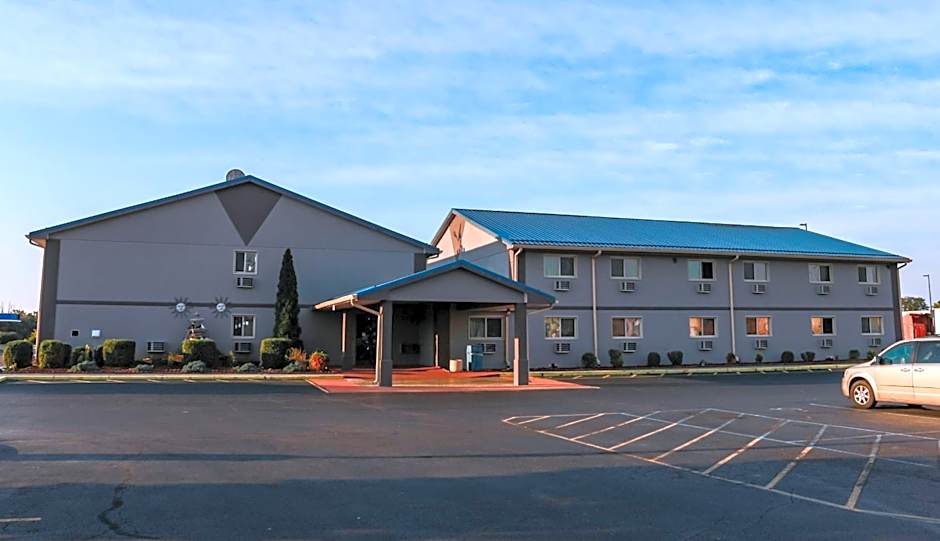 Super 8 by Wyndham Indianapolis Emerson