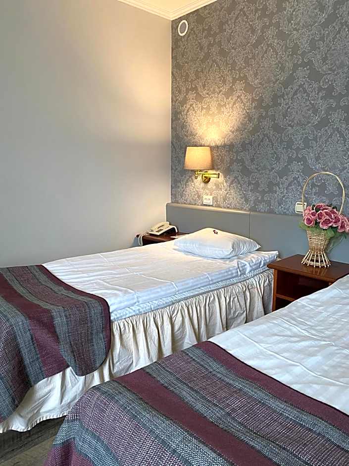 NB hotel with free parking