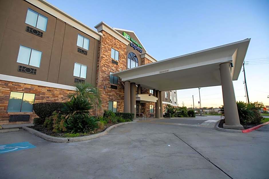 Holiday Inn Express & Suites Cleveland By IHG