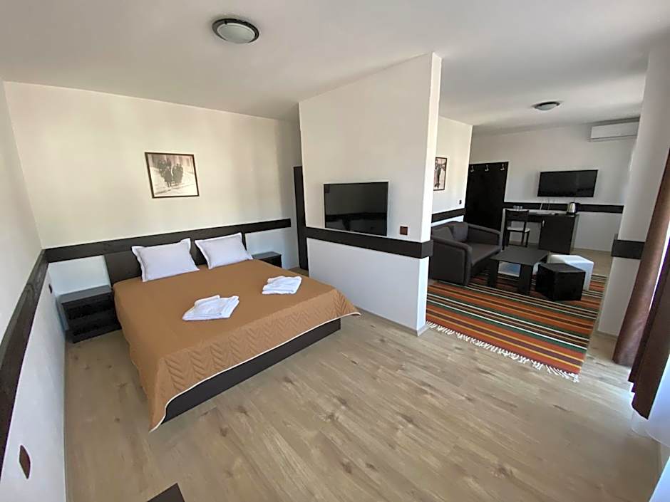 Апартхотел "Старият Град" в етнографски комплекс