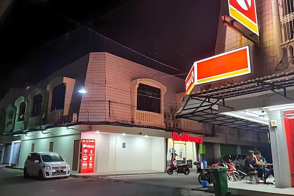 RedDoorz @ Mayjen Sungkono Surabaya
