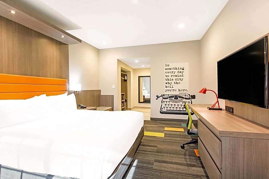 Rodeway Inn Near Melrose Ave