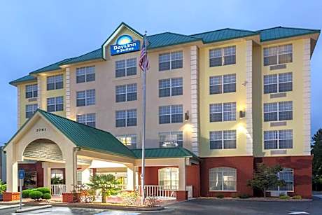 Days Inn & Suites by Wyndham Tucker/Northlake