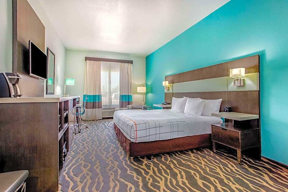 La Quinta Inn & Suites by Wyndham Northlake Ft. Worth