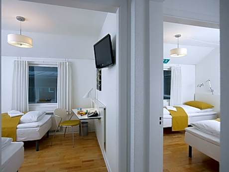 Family Room (2 Adults + 3 Children)