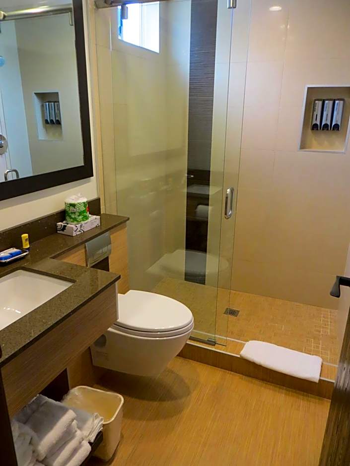 Photo 1 of 1 of 1 Queen Bed, Jetted Tub