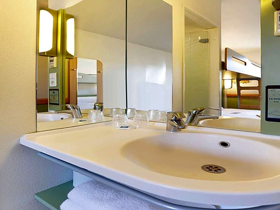 First Inn Hotel