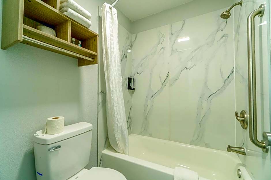 Pleasanton Executive Inn By OYO