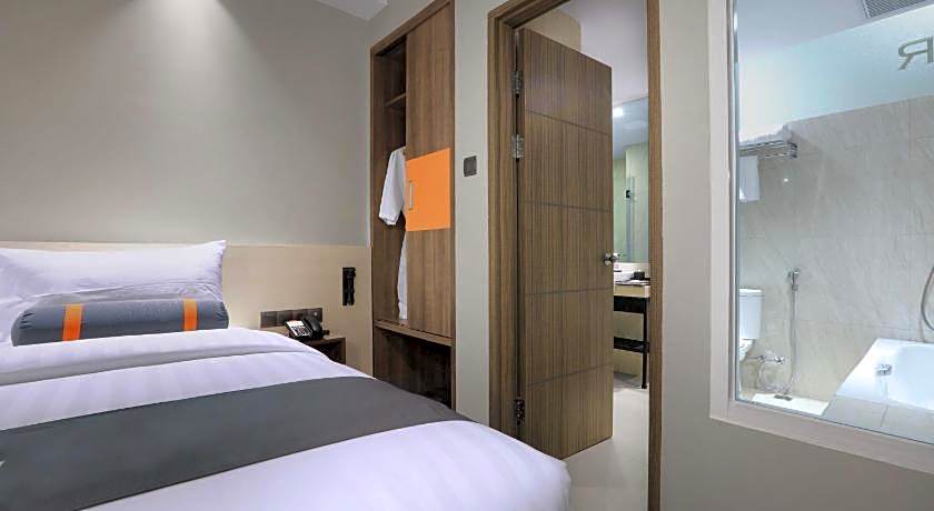 Harper Wahid Hasyim Medan by ASTON