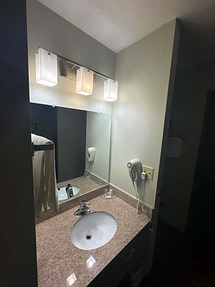 Days Inn by Wyndham Salina I-70