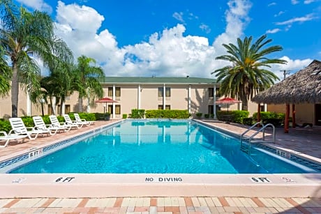 Travelodge by Wyndham Fort Myers