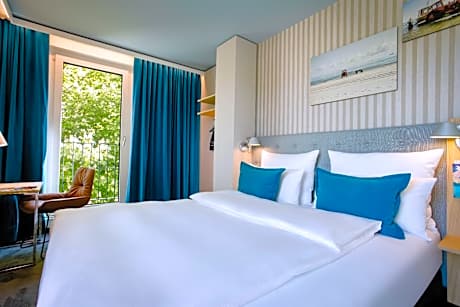 Room with Queen Size Bed