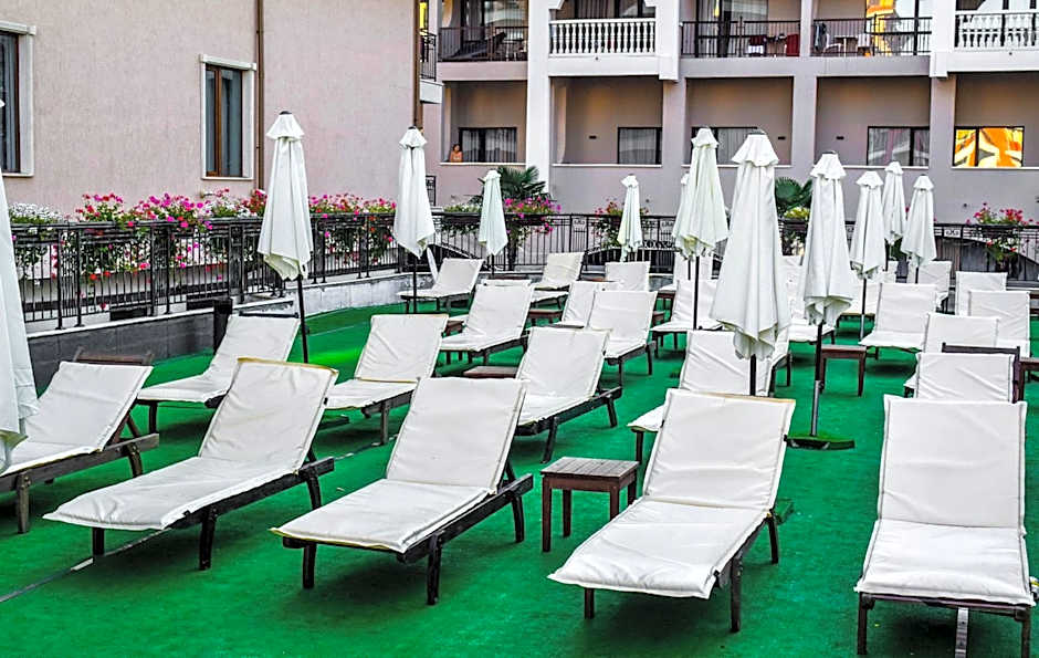 Karolina Hotel