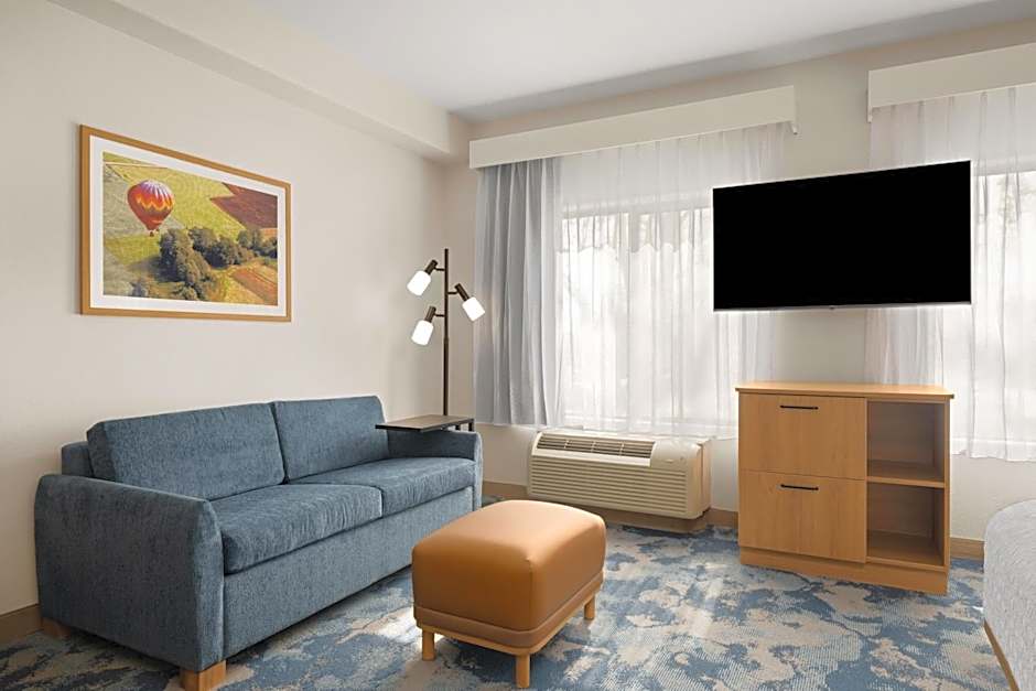 Hampton Inn & Suites Ontario