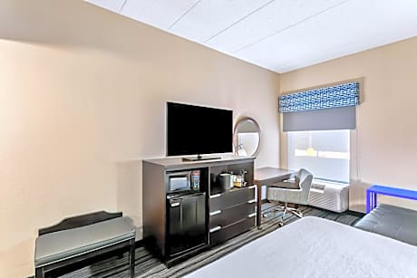 1 King W/Sofabed-Fridge-Microwave Ns